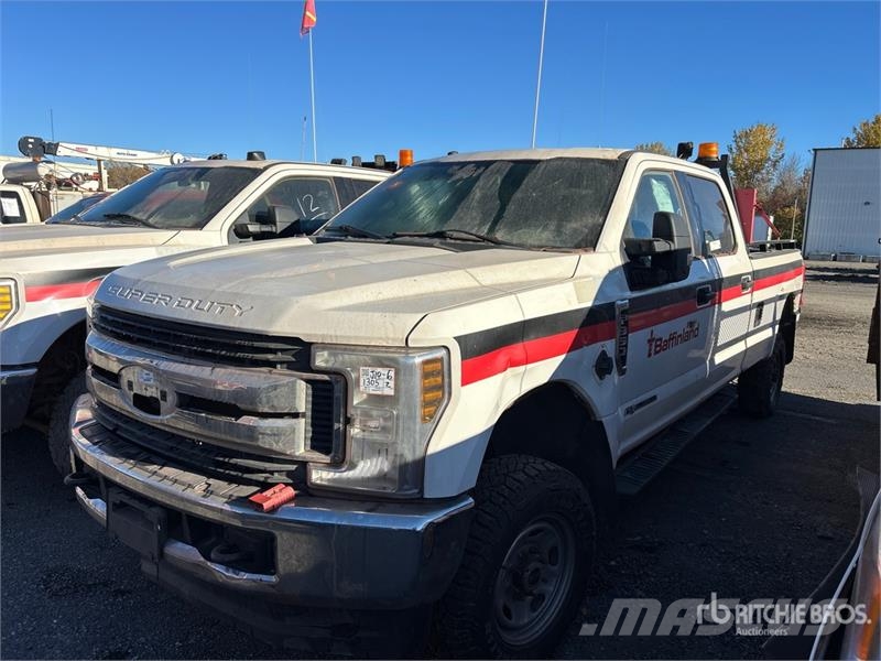 Ford F-350 XLT 4x4 Crew Cab Pickup (Inoperable) Andere Transporter