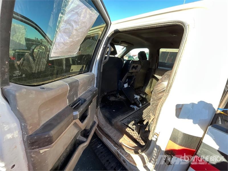 Ford F-350 XLT 4x4 Crew Cab Pickup (Inoperable) Andere Transporter