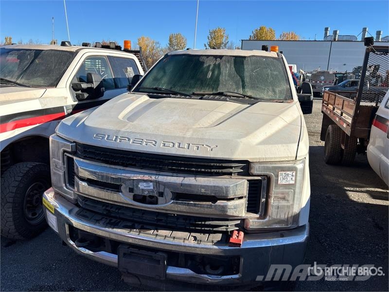 Ford F-350 XLT 4x4 Crew Cab Pickup (Inoperable) Andere Transporter