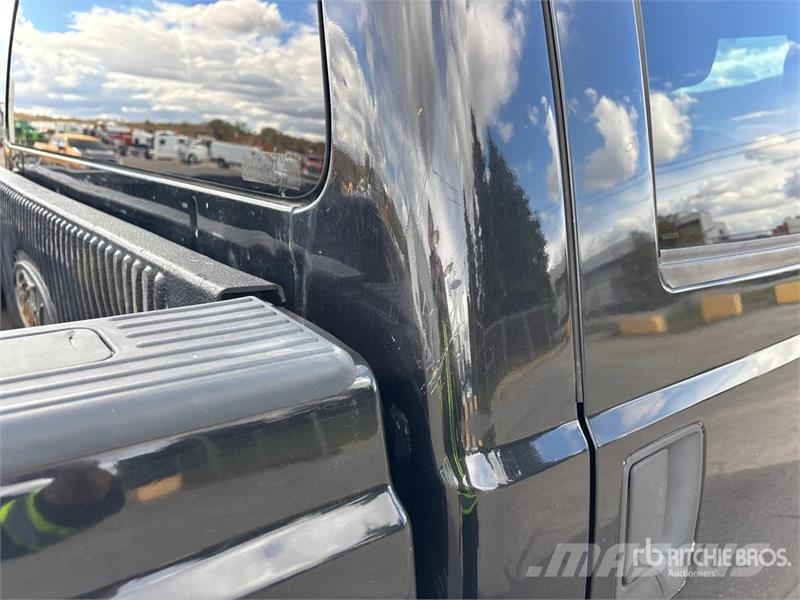 Ford F-350 XLT 4x4 Crew Cab Pickup Ostalo