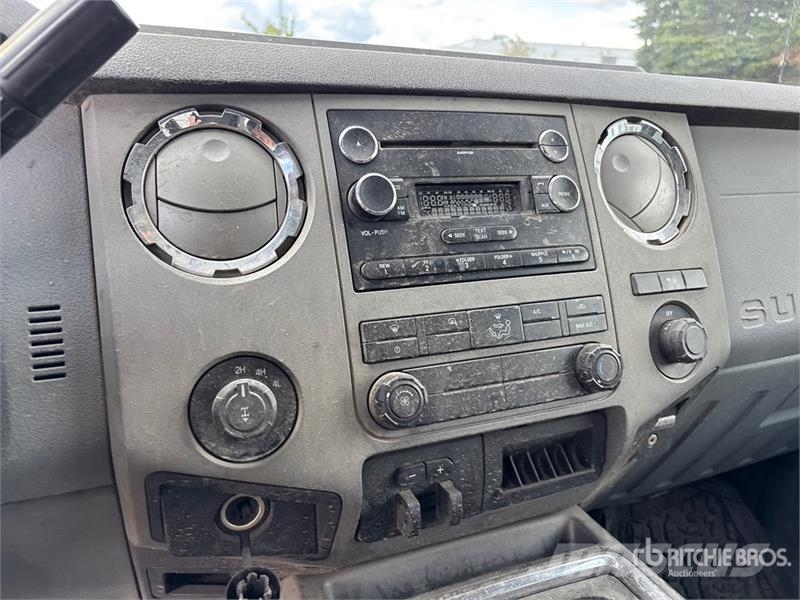 Ford F-350 XLT 4x4 Crew Cab Pickup Ostalo