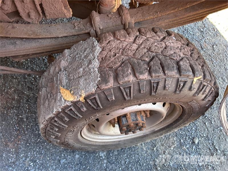 Ford F-350 XLT 4x4 Crew Cab Pickup (Inoperable) Furgoni altro