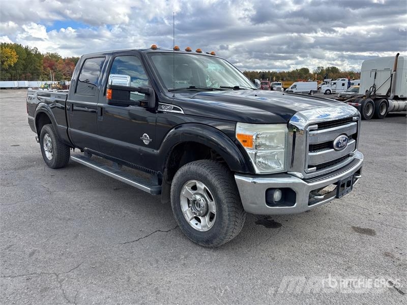 Ford F-350 XLT 4x4 Crew Cab Pickup Ostalo