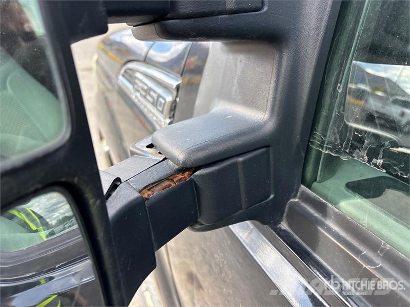 Ford F-350 XLT 4x4 Crew Cab Pickup Ostalo