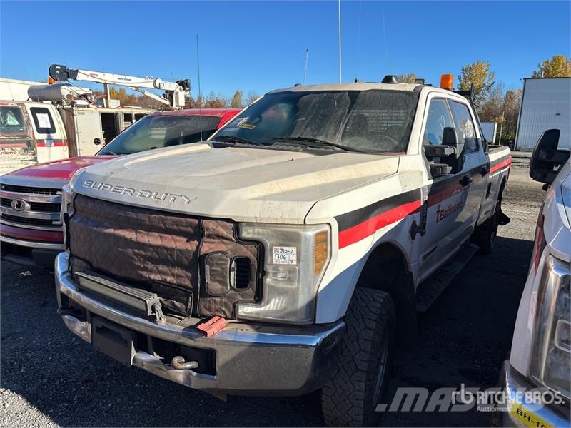 Ford F-350 XLT 4x4 Crew Cab Pickup (Inoperable) Furgoni altro