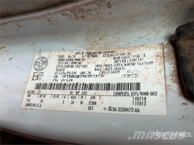 Ford F-350 XLT 4x4 Crew Cab Pickup (Inoperable) Furgoni altro