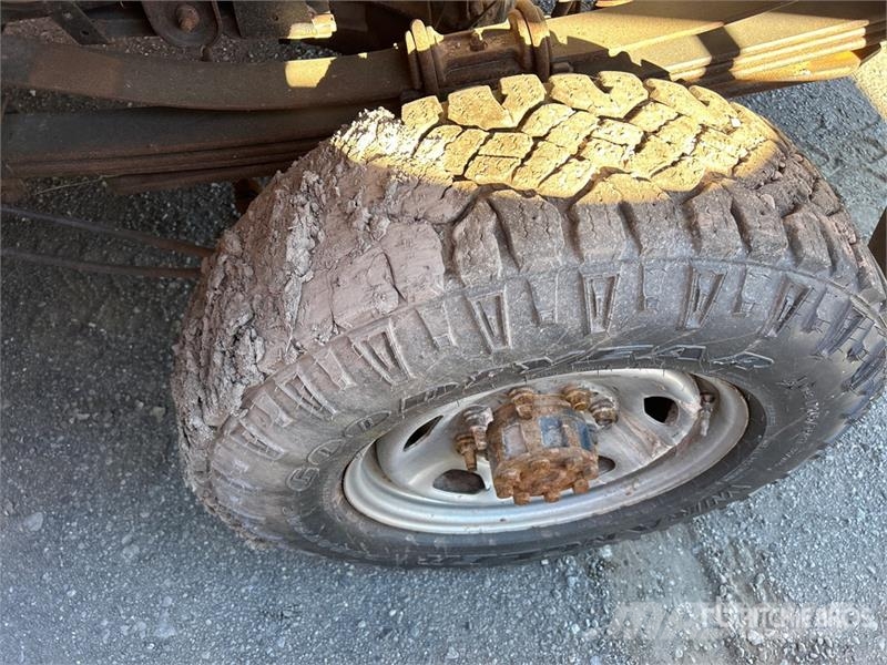 Ford F-350 XLT 4x4 Crew Cab Pickup (Inoperable) Andere Transporter