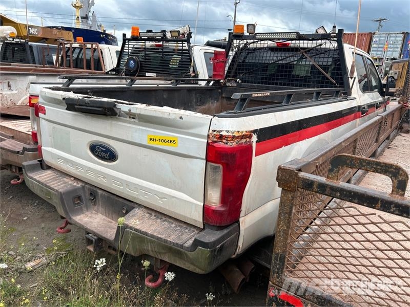 Ford F-350 XLT 4x4 Crew Cab Pickup (Inoperable) Furgoni altro