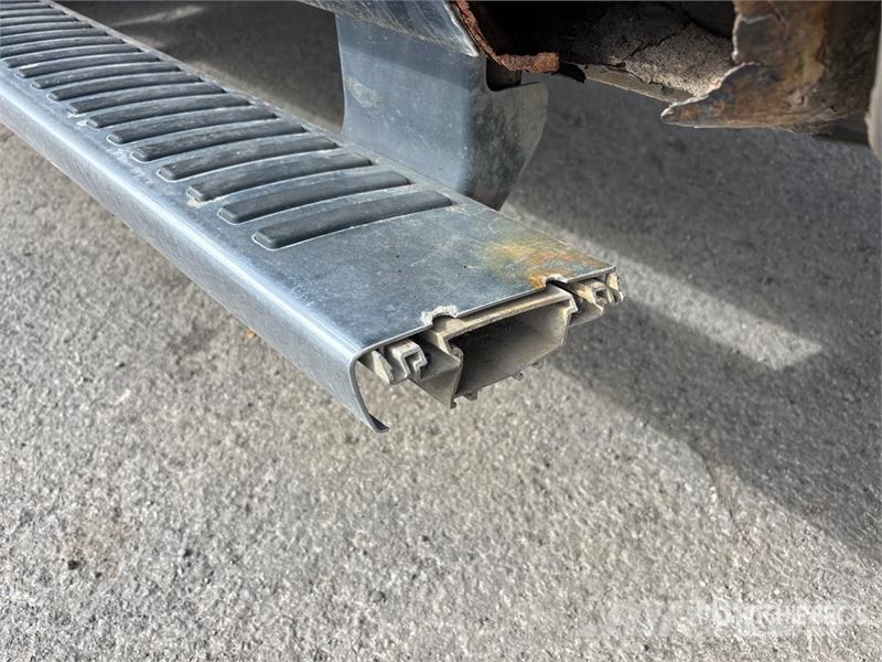Ford F-350 XLT 4x4 Crew Cab Pickup Ostalo