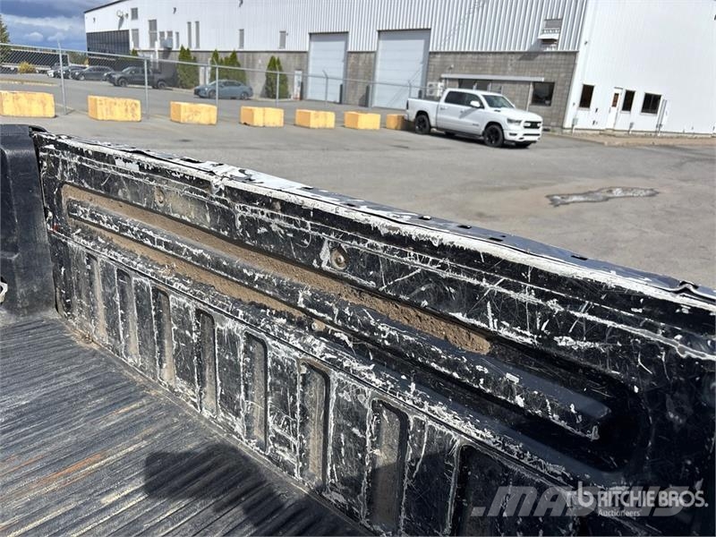Ford F-350 XLT 4x4 Crew Cab Pickup Ostalo