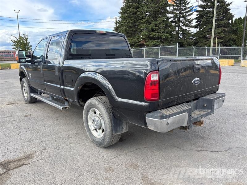Ford F-350 XLT 4x4 Crew Cab Pickup Ostalo