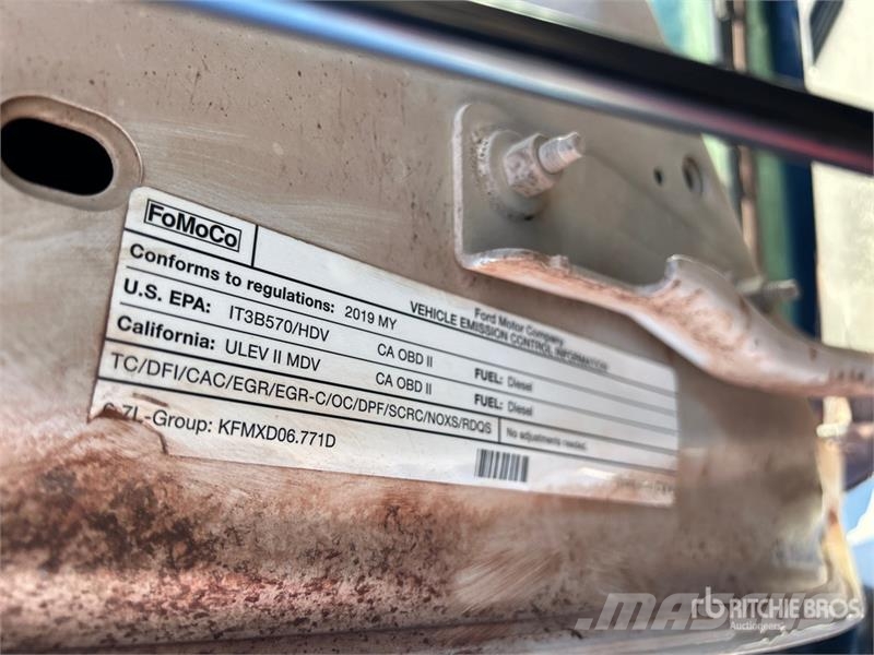 Ford F-350 XLT 4x4 Crew Cab Pickup (Inoperable) Furgoni altro