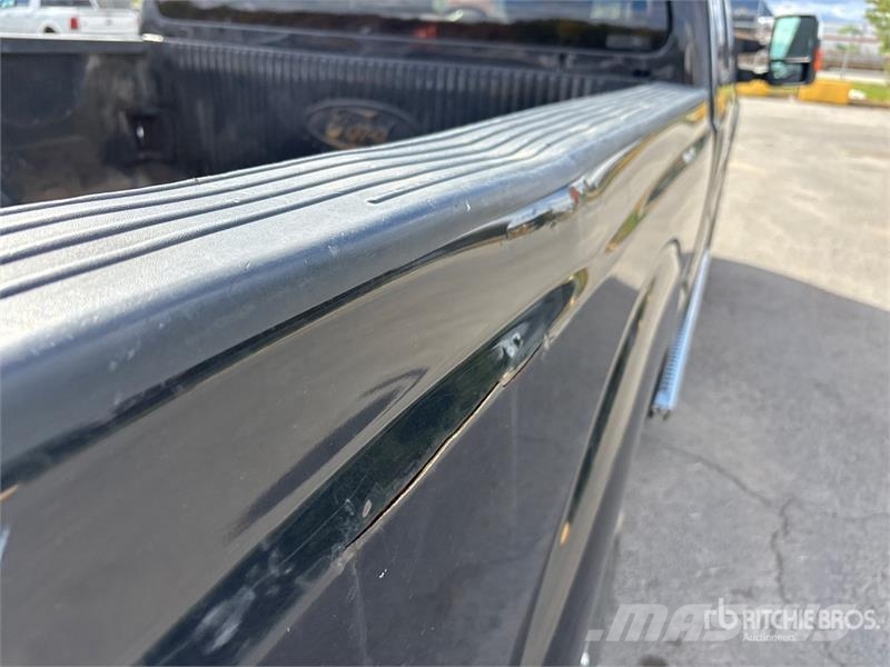 Ford F-350 XLT 4x4 Crew Cab Pickup Ostalo