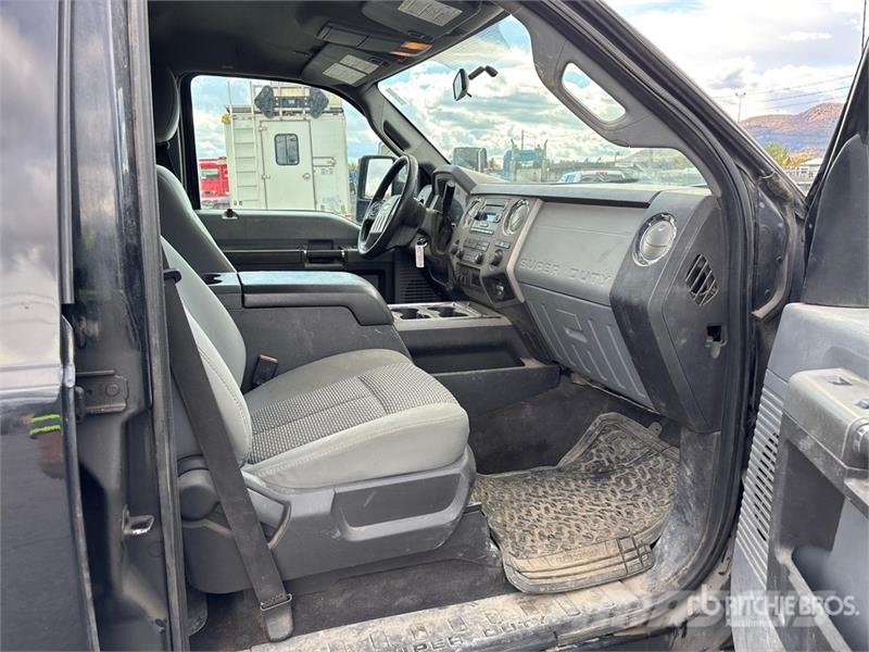 Ford F-350 XLT 4x4 Crew Cab Pickup Ostalo