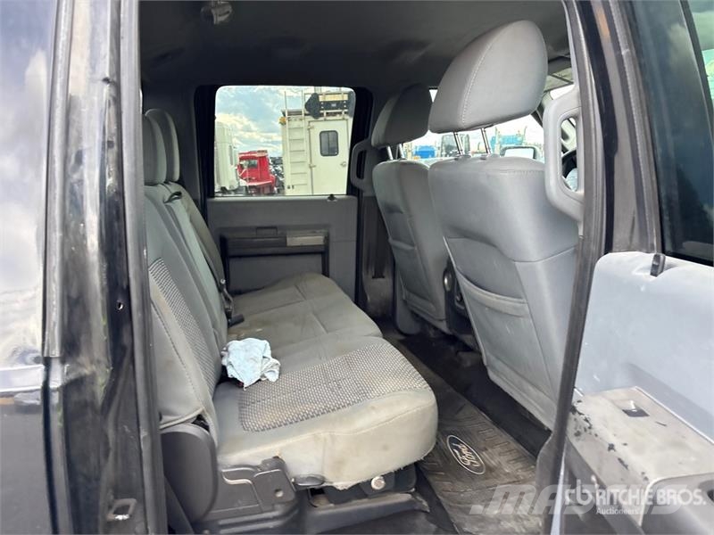 Ford F-350 XLT 4x4 Crew Cab Pickup Ostalo
