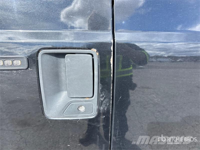 Ford F-350 XLT 4x4 Crew Cab Pickup Ostalo