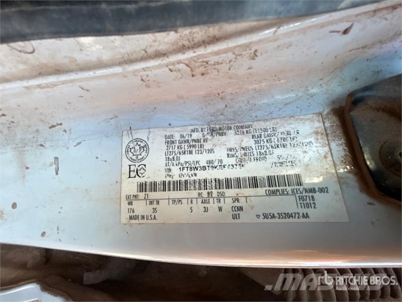 Ford F-350 XLT 4x4 Crew Cab Pickup (Inoperable) Andere Transporter