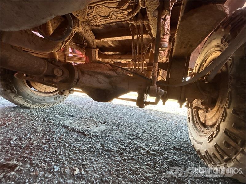 Ford F-350 XLT 4x4 Crew Cab Pickup (Inoperable) Furgoni altro