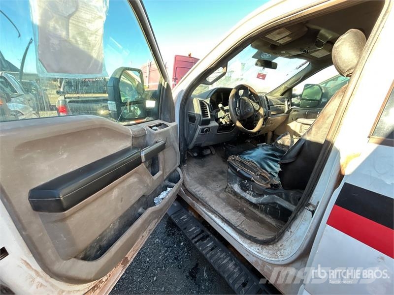 Ford F-350 XLT 4x4 Crew Cab Pickup (Inoperable) Andere Transporter