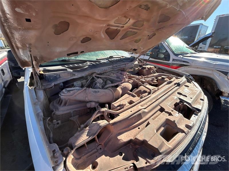 Ford F-350 XLT 4x4 Crew Cab Pickup (Inoperable) Andere Transporter