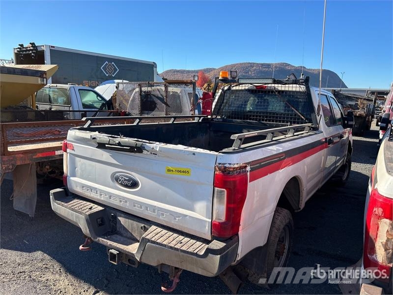 Ford F-350 XLT 4x4 Crew Cab Pickup (Inoperable) Andere Transporter