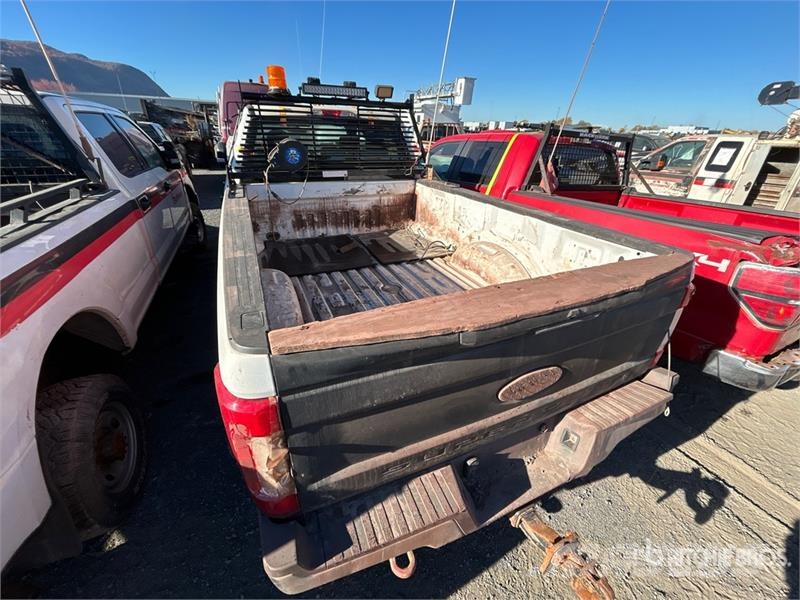 Ford F-350 XLT 4x4 Crew Cab Pickup (Inoperable) Furgoni altro