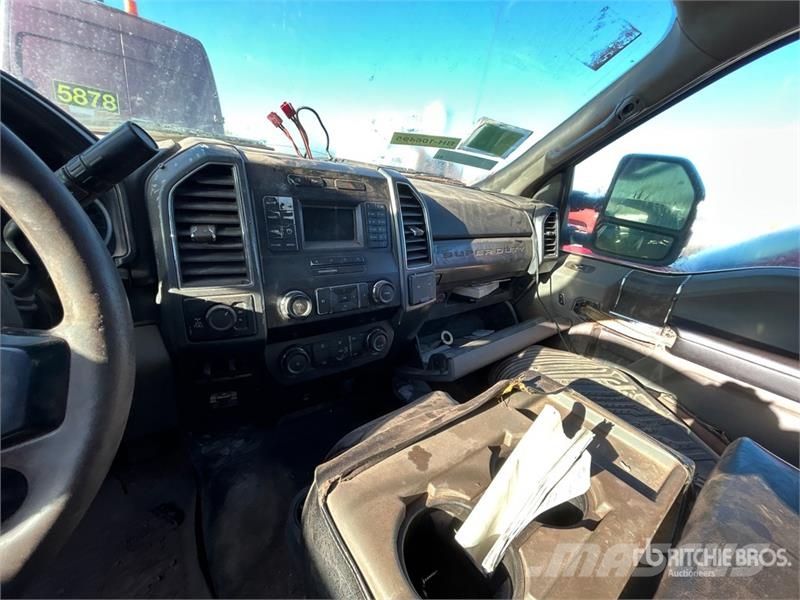 Ford F-350 XLT 4x4 Crew Cab Pickup (Inoperable) Furgoni altro