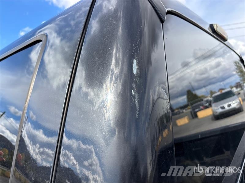 Ford F-350 XLT 4x4 Crew Cab Pickup Ostalo