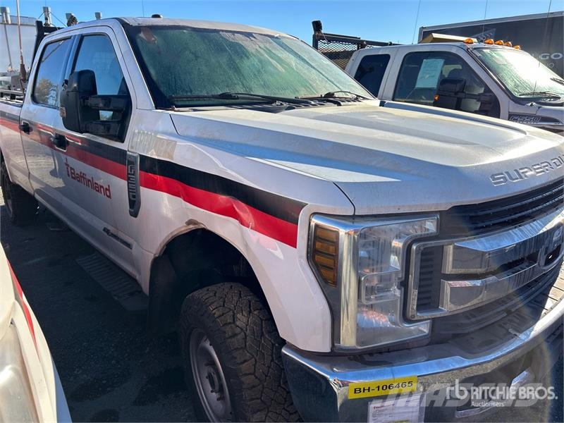 Ford F-350 XLT 4x4 Crew Cab Pickup (Inoperable) Andere Transporter