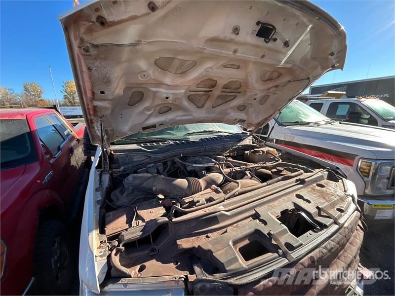 Ford F-350 XLT 4x4 Crew Cab Pickup (Inoperable) Furgoni altro