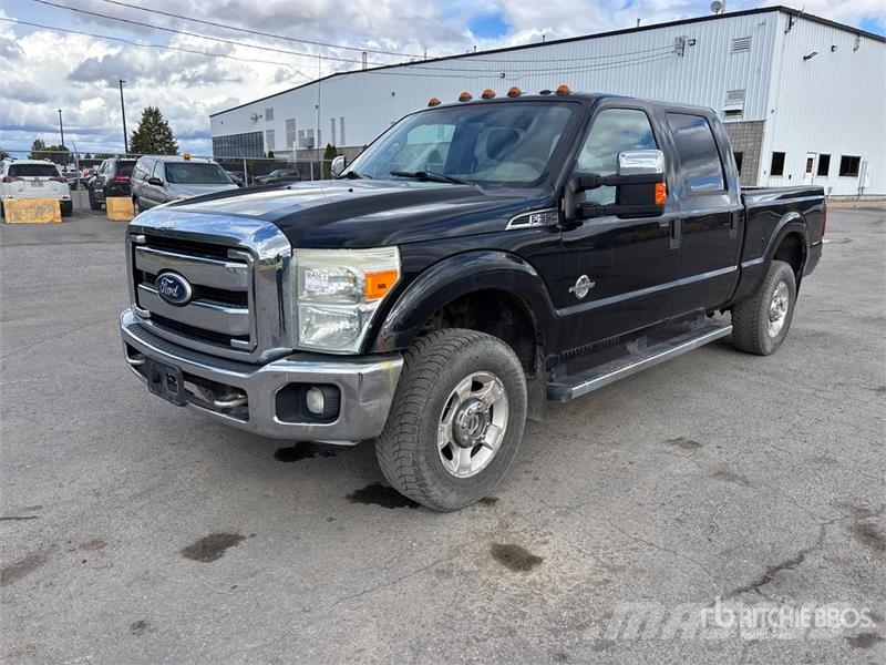 Ford F-350 XLT 4x4 Crew Cab Pickup Ostalo