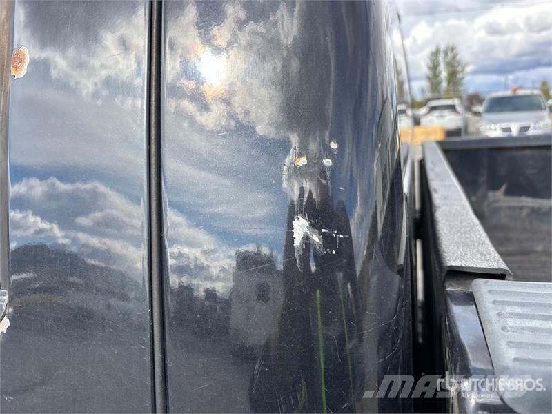 Ford F-350 XLT 4x4 Crew Cab Pickup Ostalo