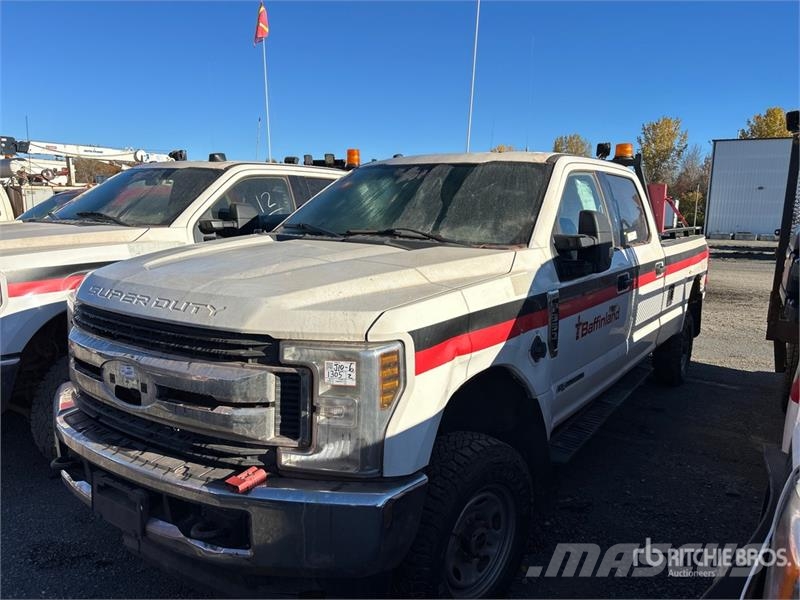Ford F-350 XLT 4x4 Crew Cab Pickup (Inoperable) Andere Transporter