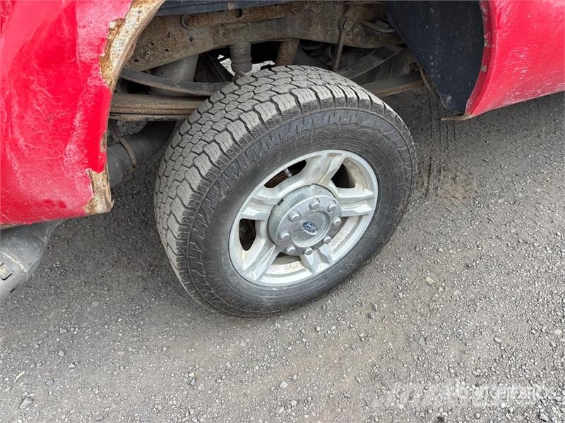 Ford F-350 XLT 4x4 Pickup Other