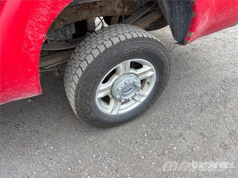 Ford F-350 XLT 4x4 Pickup Other
