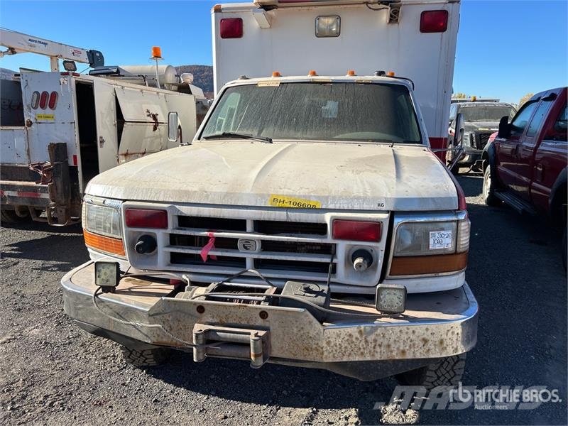 Ford F-350 XLT Super Duty Ambulances
