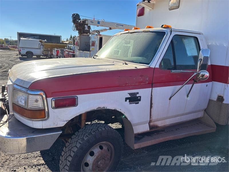 Ford F-350 XLT Super Duty Ambulances