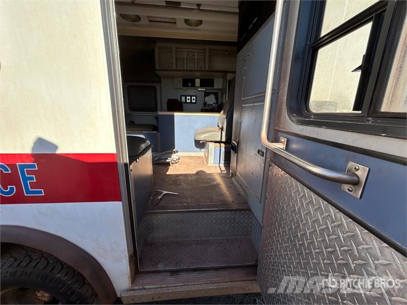 Ford F-350 XLT Super Duty Ambulances