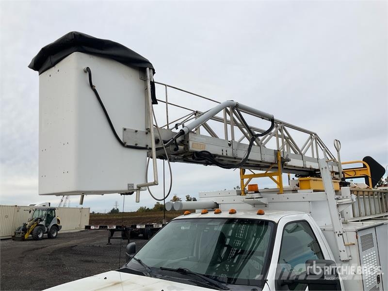 Ford F-450 Plataformas aéreas montadas em camião