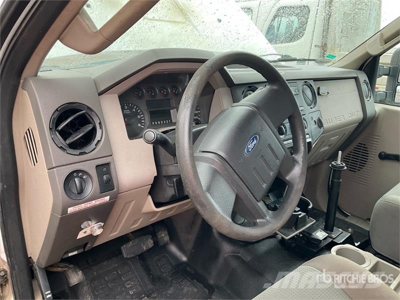 Ford F-450 Plataformas aéreas montadas em camião