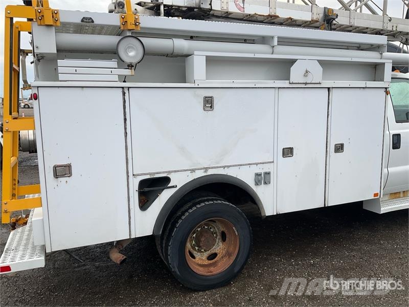 Ford F-450 Plataformas aéreas montadas em camião
