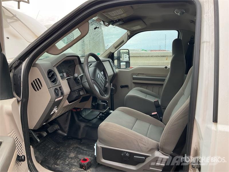 Ford F-450 Plataformas aéreas montadas em camião