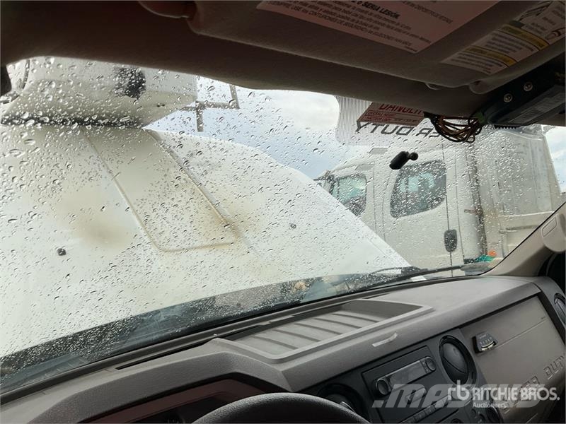 Ford F-450 Plataformas aéreas montadas em camião