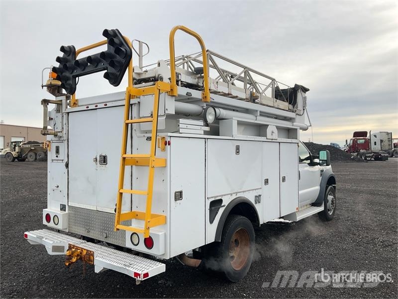 Ford F-450 Plataformas aéreas montadas em camião