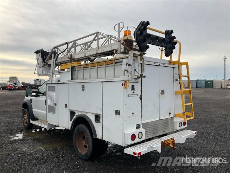 Ford F-450 Plataformas aéreas montadas em camião