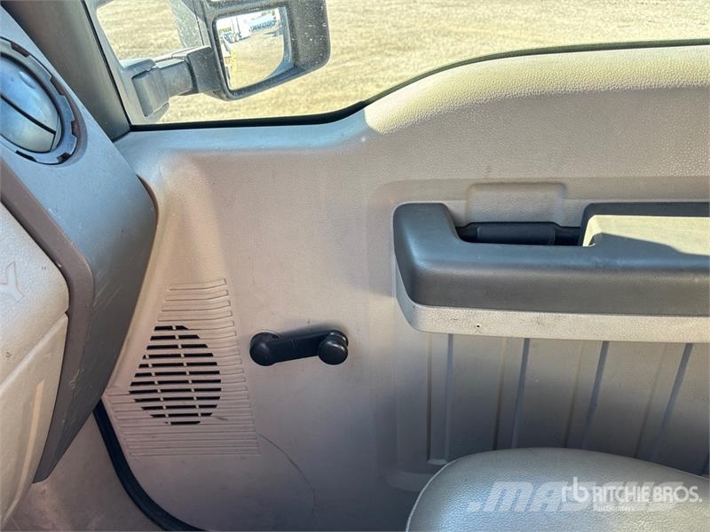 Ford F-550 Carroattrezzi