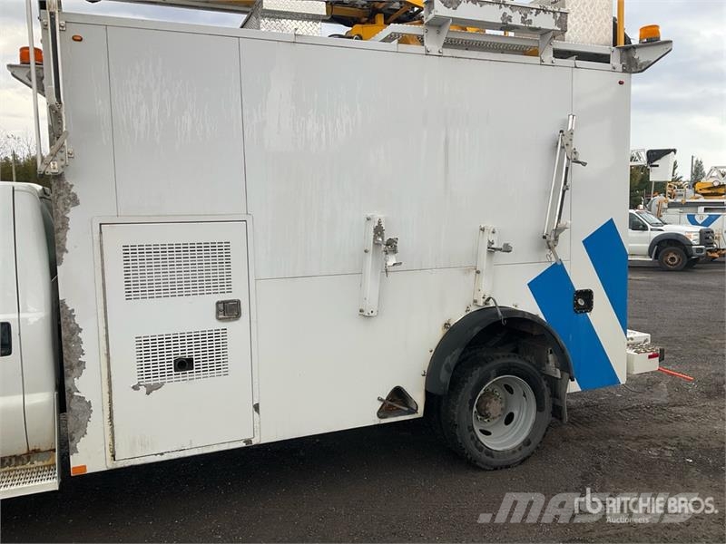 Ford F-550 Podnośniki koszowe