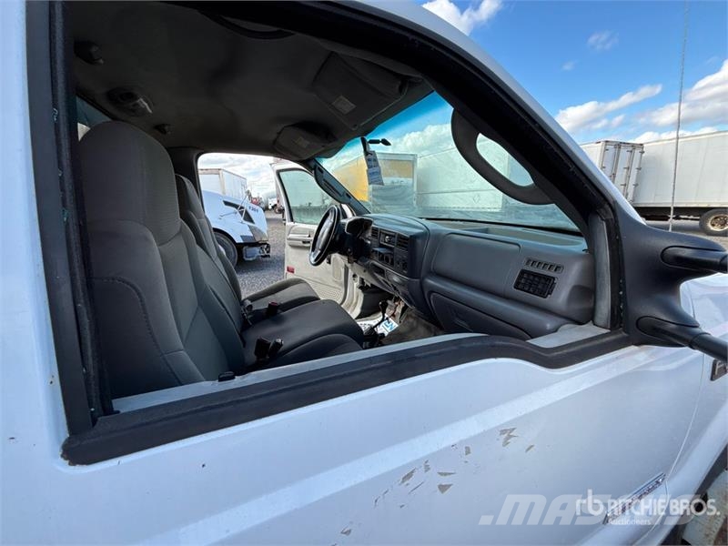 Ford F-550 Pašizgāzējs