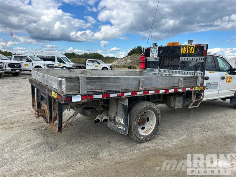 Ford F-550 Φορτηγά Kαρότσα με ανοιγόμενα πλαϊνά