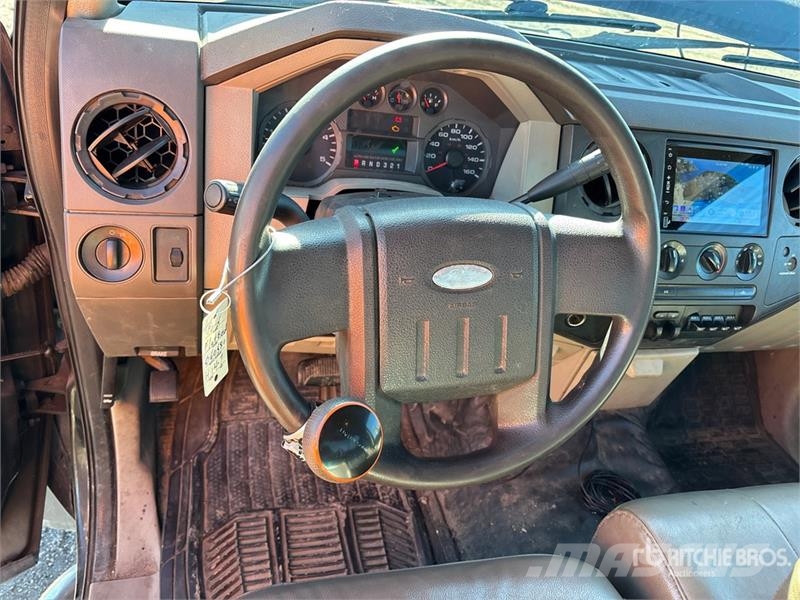 Ford F-550 Carroattrezzi